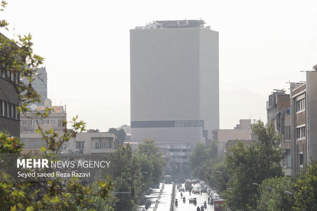 ریزگردها میهمان ناخوانده تهرانی ها/سد کاشتیم و ریزگرد برداشتیم