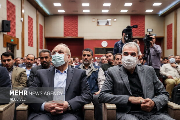 محمد باقر قالیباف رئیس مجلس شورای اسلامی و یوسف نوری وزیر آموزش و پرورش در نخستین کنگره معلمان انقلاب اسلامی حضور دارند