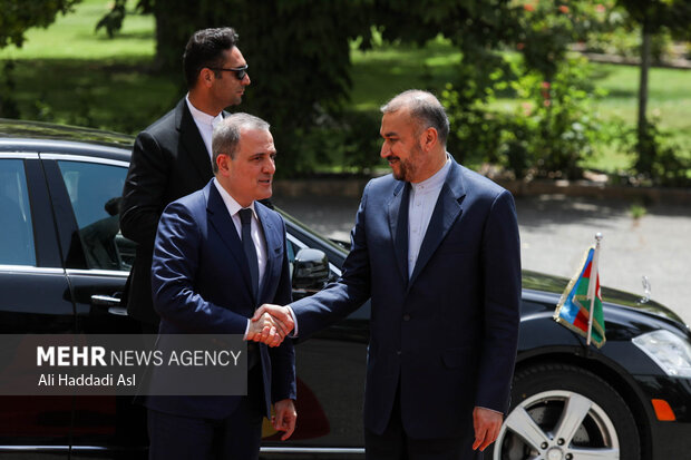 Iranian, Azerbaijani FMs meet in Tehran
