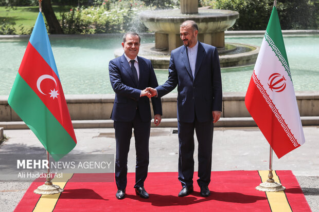 جیحون بایرام اف وزیر امور خارجه جمهوری آذربایجان صبح امروز ۱۳ تیر ۱۴۰۱ با حسین امیر عبداللهیان وزیر امور خارجه ایران دیدار و گفت‌وگو کرد