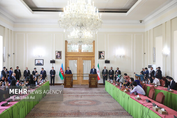 جیحون بایرام اف وزیر امور خارجه جمهوری آذربایجان صبح امروز ۱۳ تیر ۱۴۰۱ با حسین امیر عبداللهیان وزیر امور خارجه ایران دیدار و گفت‌وگو کرد