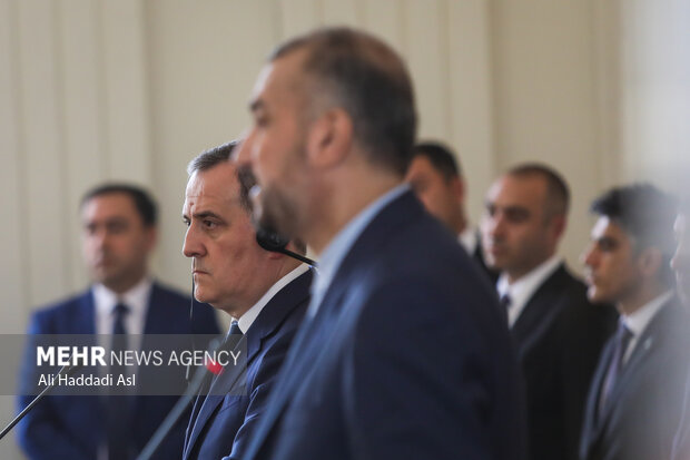 جیحون بایرام اف وزیر امور خارجه جمهوری آذربایجان در نشست خبری بعد از دیدار وزرای خارجه آذربایجان و ایران حضور دارد