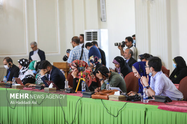 اصحاب رسانه در نشست خبری بعد از دیدار وزرای خارجه آذربایجان و ایران حضور دارند