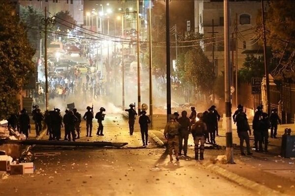 درگیری فلسطینی ها با نظامیان صهیونیست در قدس اشغالی درگیری فلسطینی ها با نظامیان صهیونیست در قدس اشغالی