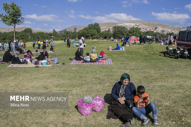 برگزاری دهمین جشنواره برداشت گل محمدی در شهرستان اسکو