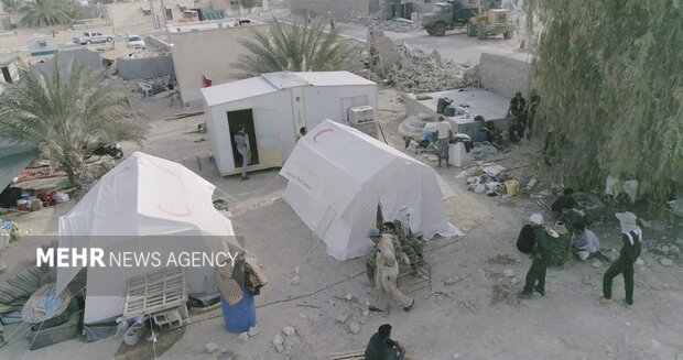 توزیع ۲۳۰۰دستگاه چادر امدادی در  ۲۷ روستای زلزله زده هرمزگان توزیع ۲۳۰۰دستگاه چادر امدادی در  ۲۷ روستای زلزله زده هرمزگان