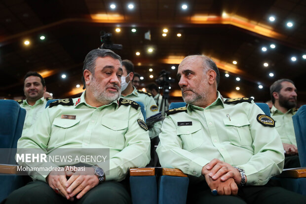 مراسم تجلیل از کارکنان کاشف اموال صندوق امانات بانک ملی 4