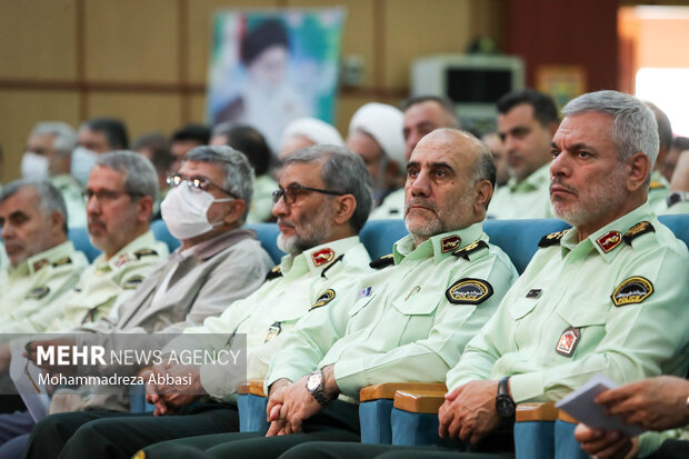 مراسم تجلیل از کارکنان کاشف اموال صندوق امانات بانک ملی 13