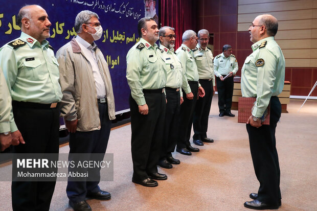 مراسم تجلیل از کارکنان کاشف اموال صندوق امانات بانک ملی 19