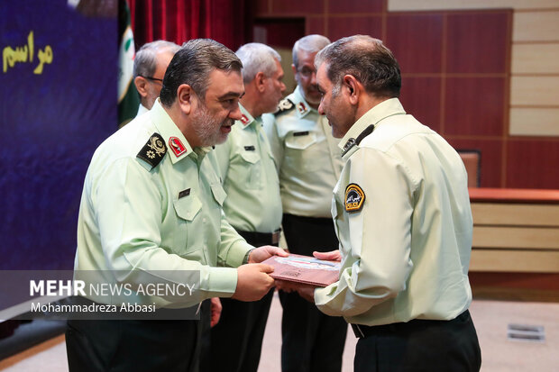 مراسم تجلیل از کارکنان کاشف اموال صندوق امانات بانک ملی 21