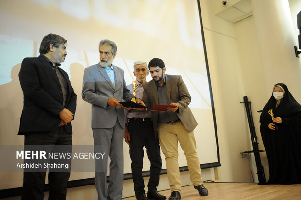 بیستمین جشنواره قلم زرین بعدازظهر امروز در مجموعه فرهنگی شهدای انقلاب برگزار شد