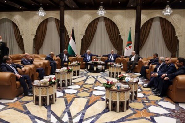 Hamas chief meets with Mahmoud Abbas in Algeria