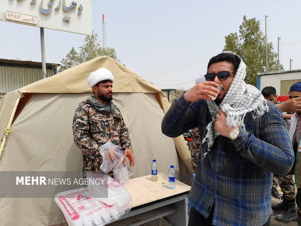 خدمت رسانی امامان محله به زلزله زدگان مناطق سنی نشین خدمت رسانی امامان محله به زلزله زدگان مناطق سنی نشین