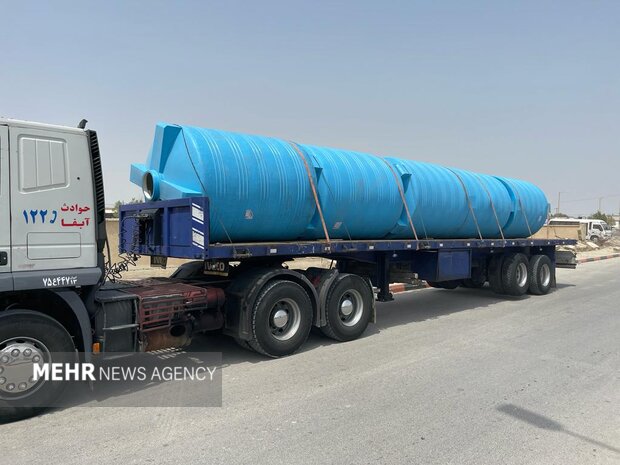 ارسال ۱۰ مخزن جدید ذخیره آب در چهارمین روز پس از زلزله بندرلنگه ارسال ۱۰ مخزن جدید ذخیره آب در چهارمین روز پس از زلزله بندرلنگه
