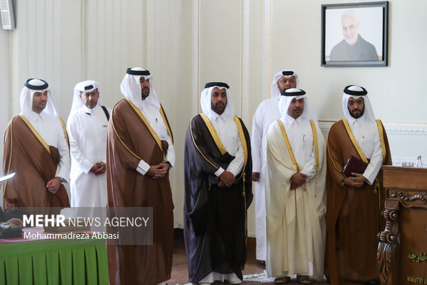 هیات همراه شیخ محمد بن عبدالرحمن آل ثانی معاون نخست وزیر و وزیر امور خارجه قطر در نشست خبری مشترک وزرای خارجه ایران و قطر حضور دارند 
