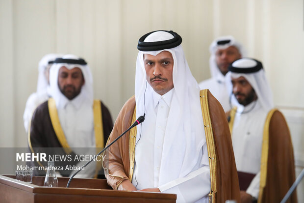 شیخ محمد بن عبدالرحمن آل ثانی معاون نخست وزیر و وزیر امور خارجه قطر در  نشست خبری مشترک وزرای خارجه ایران و قطر حضور دارد