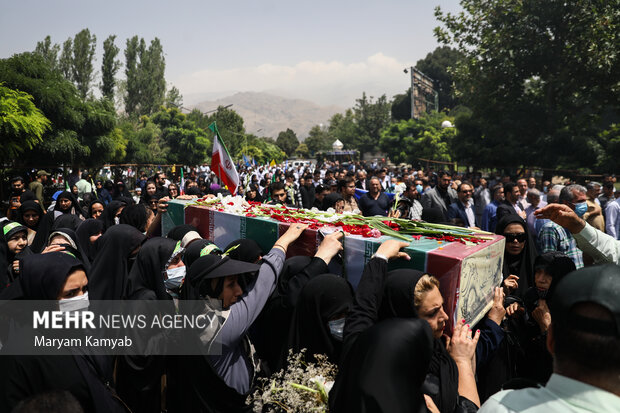 مراسم تشییع دو شهید گمنام در باشگاه انقلاب تهران برگزار شد