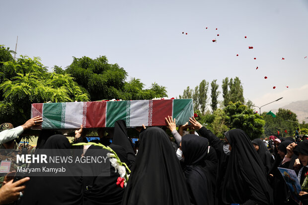 مراسم تشییع دو شهید گمنام در باشگاه انقلاب تهران برگزار شد