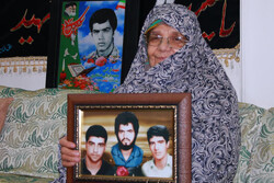 تماشای خاطرات شهیدان دستجردی در قاب «مادرانه»