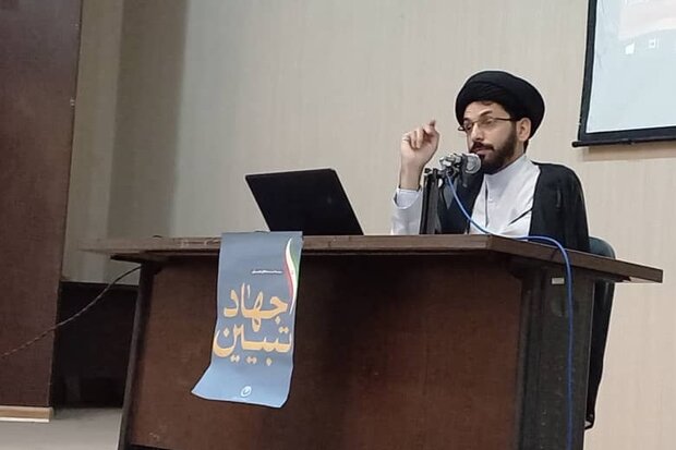 جهاد تبیین تنها راه مقابله با بمباران فکری دشمن در فضای مجازی است