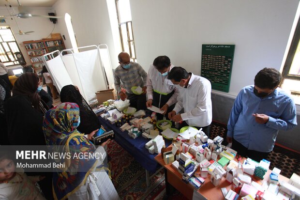 استقبال گسترده مردم خاییز تنگستان از اردوی جهادی بسیج جامعه پزشکی