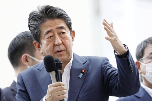 إصابة رئيس الوزراء الياباني السابق شينزو آبي إثر إطلاق النار عليه 