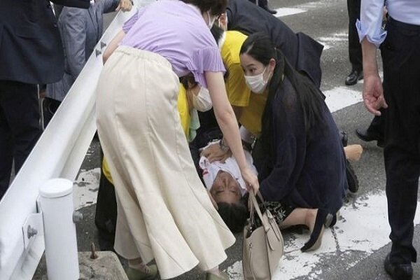 زخمی شدن نخست وزیر سابق ژاپن به ضرب گلوله+ فیلم