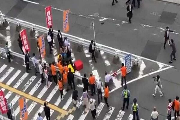 زخمی شدن نخست وزیر سابق ژاپن به ضرب گلوله/ وضع جسمانی «شینزو آبه» وخیم است