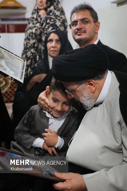 حضور رئیس جمهوری اسلامی ایران در جمع مردم قلعه‌جی سروآباد