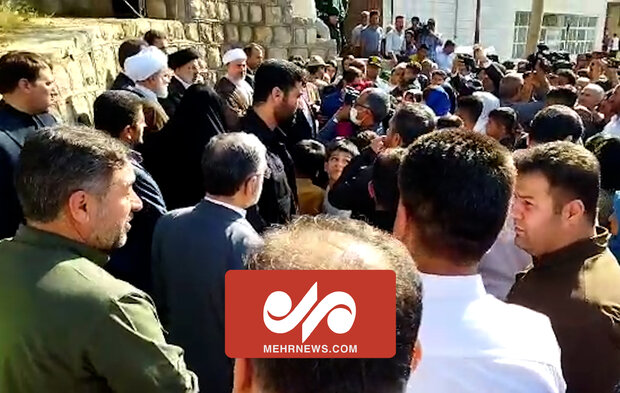 صحبتهای حجتالاسلام رئیسی با مردم روستای قلعه جی سروآباد صحبتهای حجتالاسلام رئیسی با مردم روستای قلعه جی سروآباد