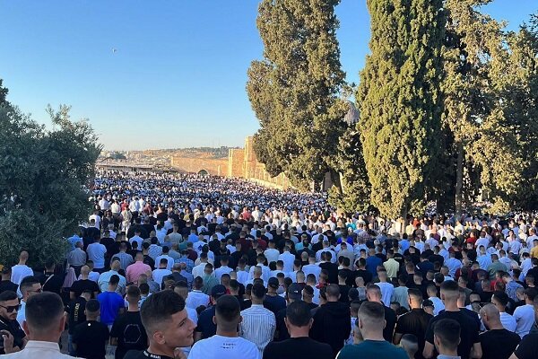 حضور گسترده فلسطینی‌ها در نماز عید قربان در مسجدالاقصی+عکس