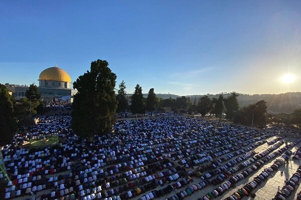 حضور گسترده فلسطینی‌ها در نماز عید قربان در مسجدالاقصی+عکس