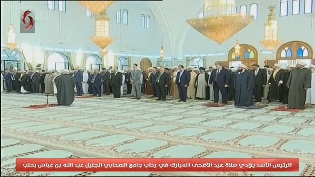 «بشار اسد» نماز عید قربان را در مسجد جامع «حلب» اقامه کرد