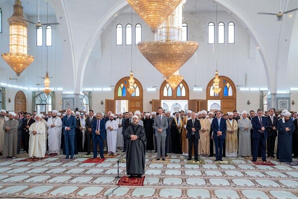 Beşar Esad Halep'te Kurban Bayramı namazına katıldı