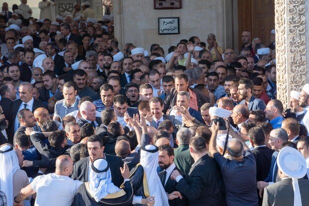 Beşar Esad Halep'te Kurban Bayramı namazına katıldı