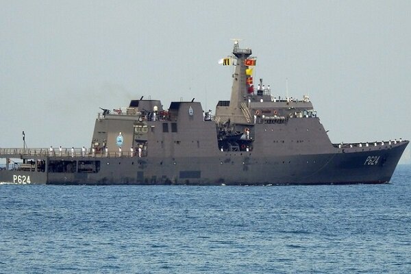 ۲ کشتی نظامی آب‌های سریلانکا را ترک کردند