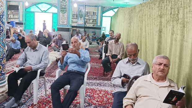 زمزمه دعای روح‌بخش عرفه در اردستان