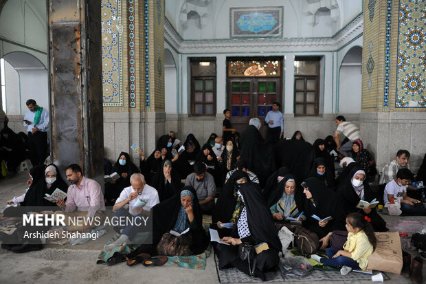 مراسم دعای روز عرفه بعدازظهر امروز شنبه ۱۸ تیر ۱۴۰۱ در حرم عبدالعظیم حسنی برگزار شد