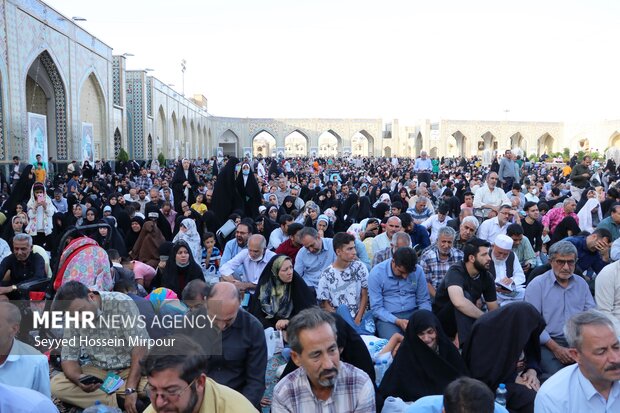 مراسم دعای عرفه در حرم مطهر رضوی