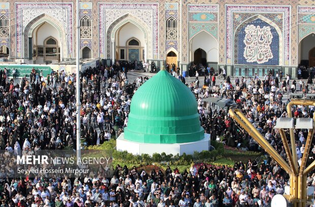 مراسم دعای عرفه در حرم مطهر رضوی