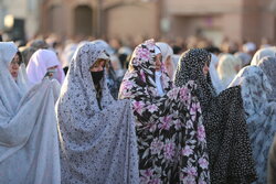 عید بندگی با نماز فطر آغاز شد/ سمنانی‌ها در صفوف عبادت