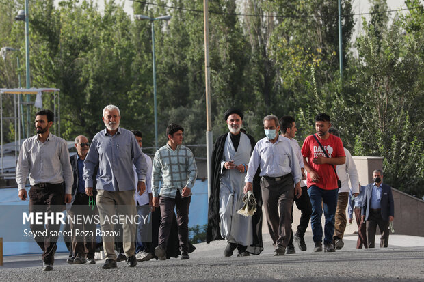 نماز عید سعید قربان به امامت حجت‌الاسلام محمدجواد حاج‌علی‌اکبری رئیس شورای سیاستگذاری ائمه جمعه و امام جمعه موقت تهران  صبح امروزیکشنبه ۱۹ تیر ۱۴۰۱ در مصلی امام خمینی (ره) تهران برگزار شد.