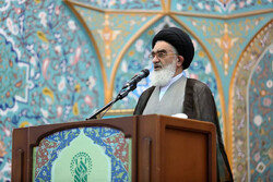 آمریکا با تحریم، نفوذ و تبلیغات برای خاموش کردن انقلاب اسلامی راه به جایی نمی برد