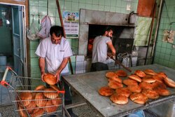 بازدید سرزده نماینده ولی‌فقیه در سمنان از نانوایی‌های استان