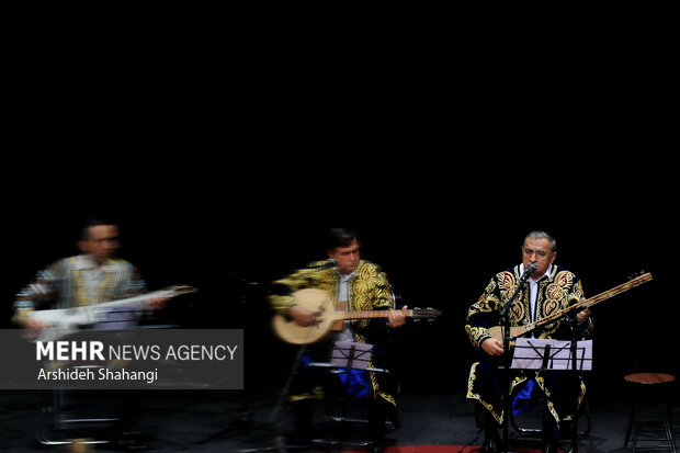 کنسرت «شب دوستی» توسط گروه دولتمند خالف از کشور تاجیکستان در تالار ایوان شمس برگزار شد