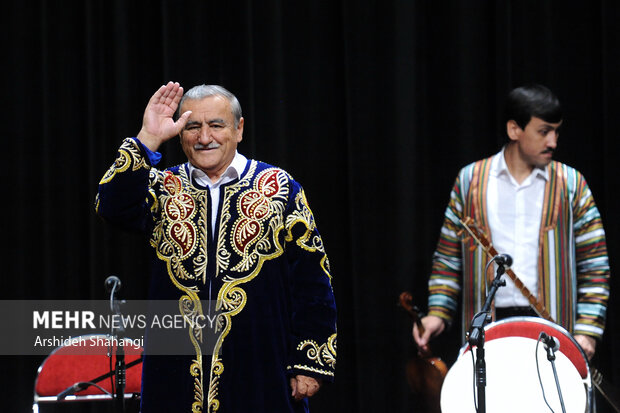 کنسرت «شب دوستی» توسط گروه دولتمند خالف از کشور تاجیکستان در تالار ایوان شمس برگزار شد