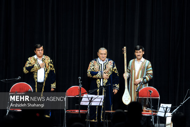 کنسرت «شب دوستی» توسط گروه دولتمند خالف از کشور تاجیکستان در تالار ایوان شمس برگزار شد