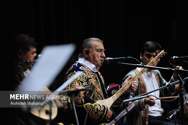 کنسرت «شب دوستی» توسط گروه دولتمند خالف از کشور تاجیکستان در تالار ایوان شمس برگزار شد