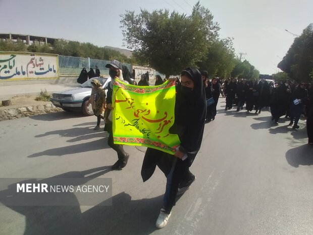 اجتماع بزرگ نسل امام‌زمانی‌ها در راهپیمایی روز عفاف و حجاب  فریدن