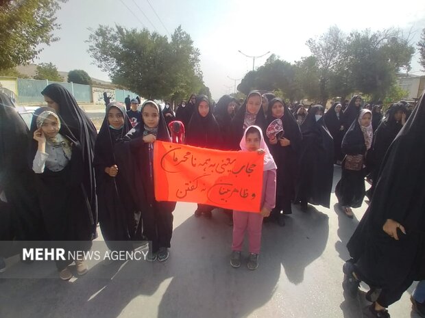 اجتماع بزرگ نسل امام‌زمانی‌ها در راهپیمایی روز عفاف و حجاب  فریدن